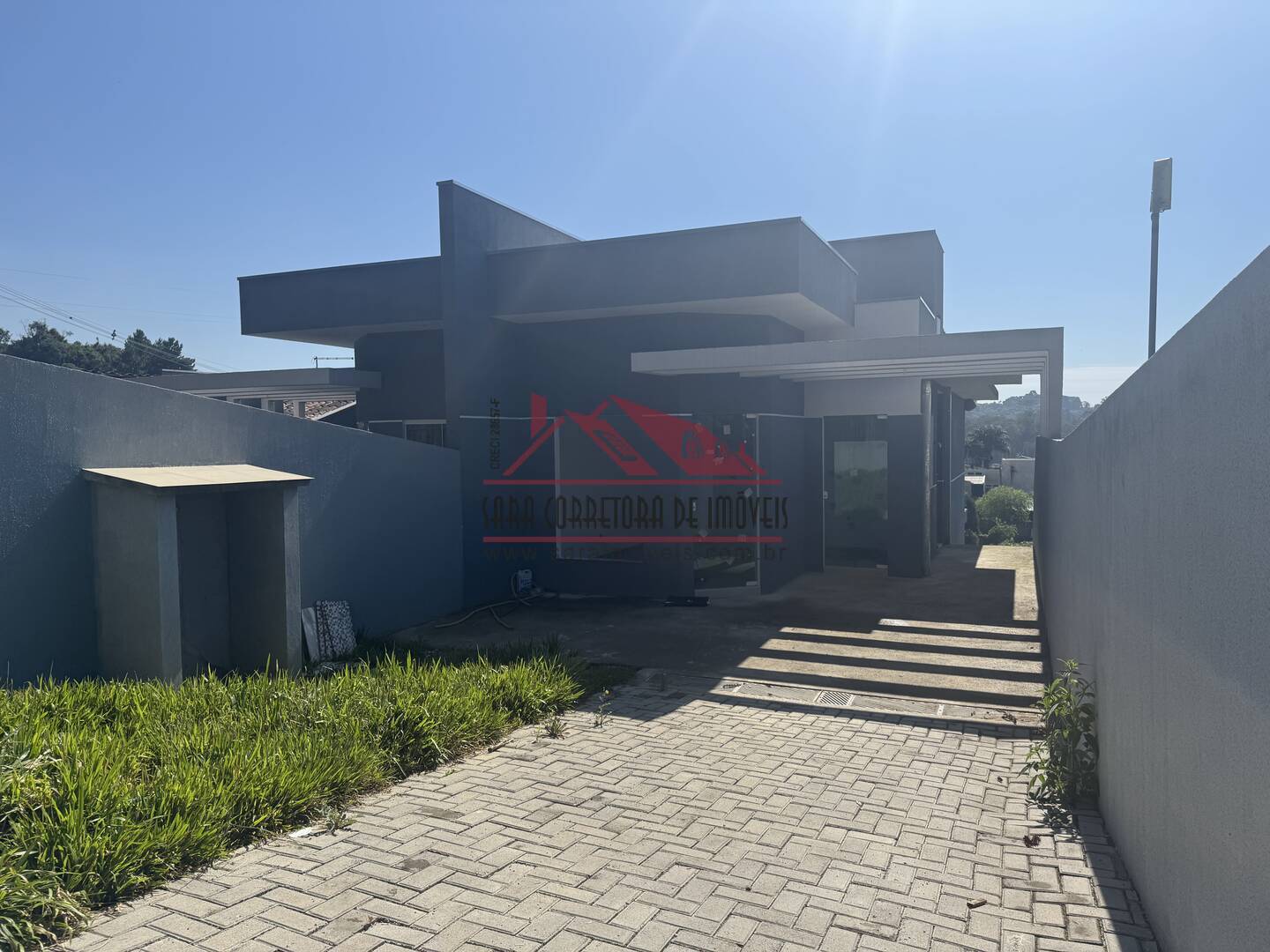 Casa à venda com 2 quartos, 80m² - Foto 1