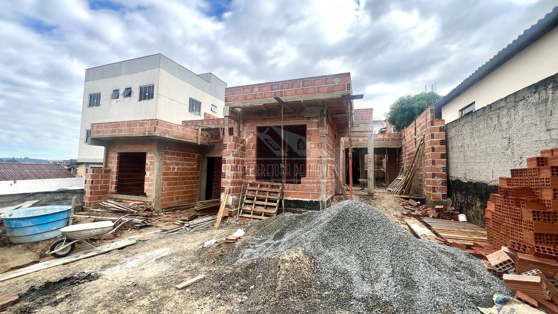 Casa à venda com 3 quartos, 72m² - Foto 2